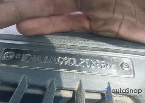 2012 Jeep Wrangler Sport z USA, uszkodzony, nr VIN 1C4AJWAG9CL253854